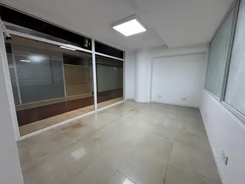 Oficina en Alquiler - Galeria Cesar