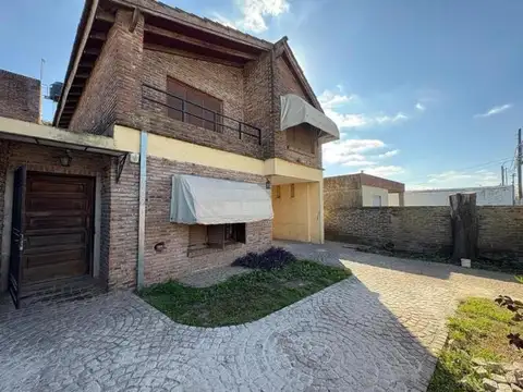 Casa en venta - 4 Dormitorios 2 Baños - Pergamino