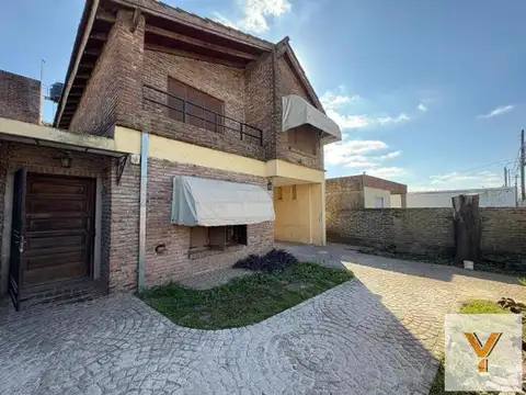 Casa en venta - 4 Dormitorios 2 Baños - Pergamino