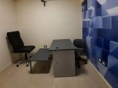 Oficina 12 ambientes con 3 baños