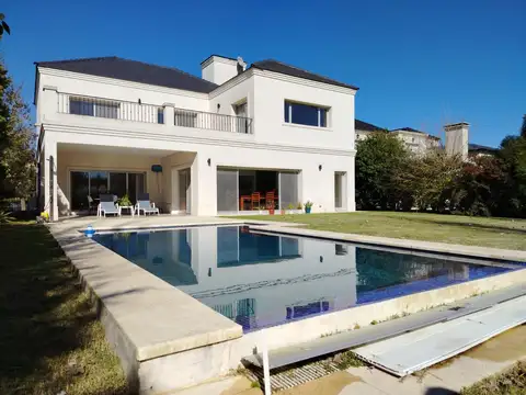 Casa en Alquiler de 4 dormitorios