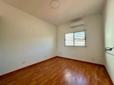 Depto Tipo Casa en Alquiler de 4 ambientes