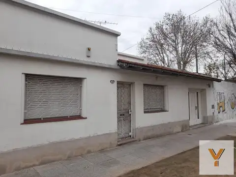 Casa en venta - 3 Dormitorios 2 Baños - 192Mts2 - Villa Lugano