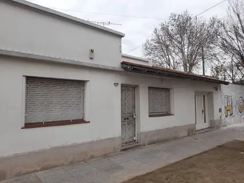 Casa en venta - 3 Dormitorios 2 Baños - 192Mts2 - Villa Lugano
