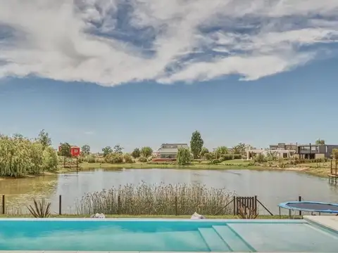 Casa en Venta en El Canton, USD 550.000