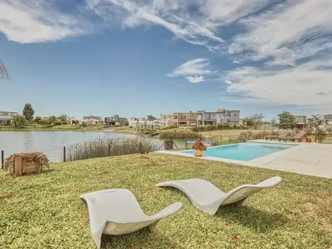 Casa en Venta con 6 cocheras