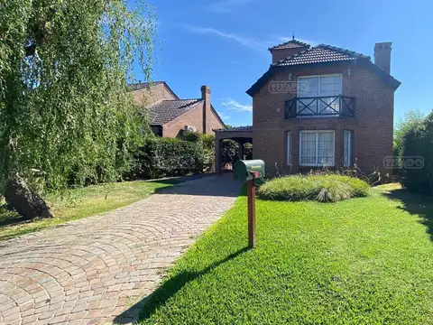 Casa Chalet  en Venta en Banco Provincia, Francisco Álvarez, Moreno