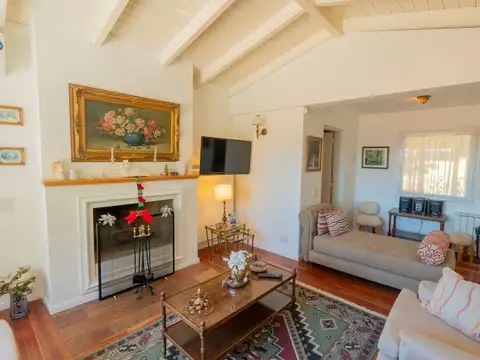 Casa 4 ambientes con 3 baños