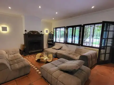 Casa 5 ambientes con 3 baños