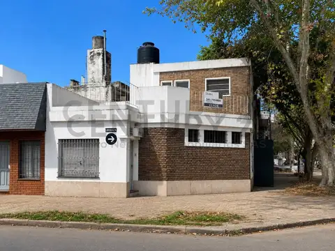 VENTA CASA DOS DORMITORIOS, TERRAZA, BARRIO LUIS AGOTE, ROSARIO