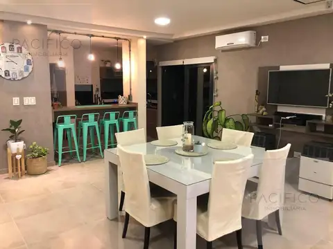 Casa 7 ambientes con 2 baños