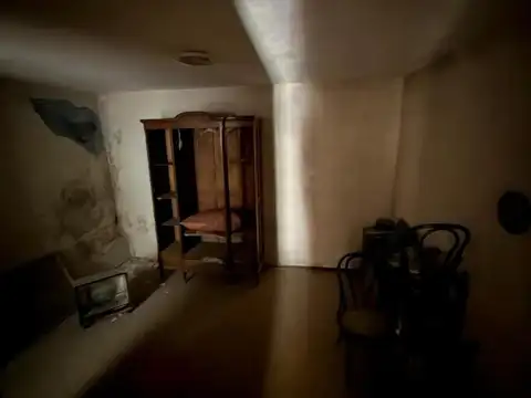 Pueyrredon 1456 "Casa de pasillo a reciclar"