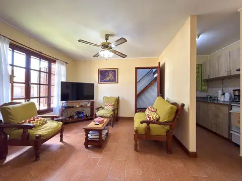CASA CON PILETA, PARQUE Y DOS DORMITORIOS. TANDIL