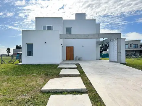Casa de 5 ambientes en alquiler en barrio cerrado San Simón, Canning Village. Ezeiza.