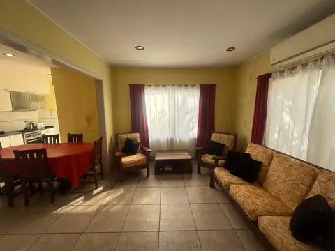 Casa 4 amb con dos cocheras y seguridad en Sarandi