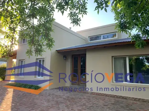 Casa 5 ambientes con 2 baños