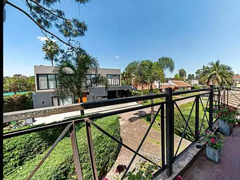 Casa en Venta con 4 cocheras