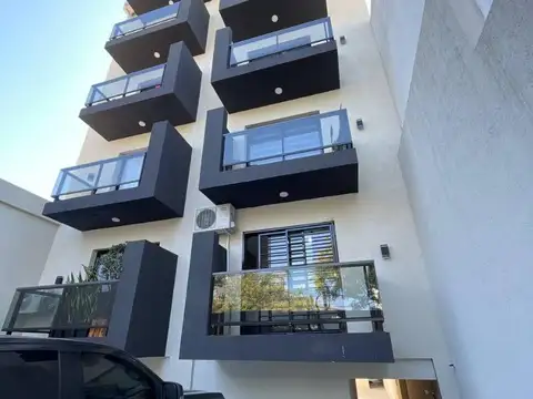 Venta departamento 3 ambientes con balcón y cochera Moron