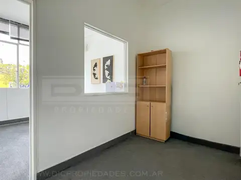 Oficina en Alquiler en San Isidro Vias / Rolon, $ 400.000