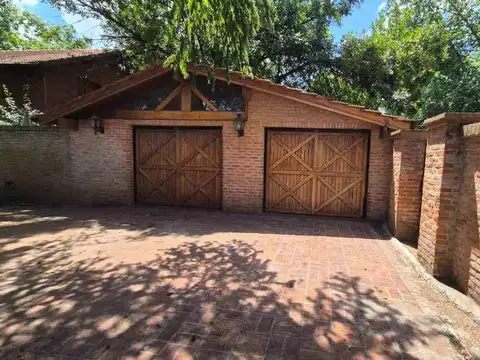 Casa en Venta con 2 cocheras