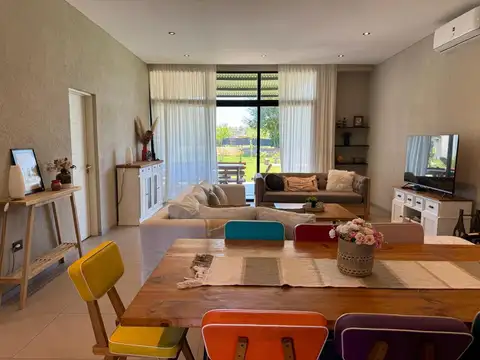Casa 5 ambientes con 3 baños