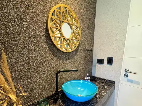 Casa 5 ambientes con 3 baños