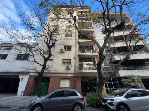 Departamento 4 ambientes con cochera muy amplio