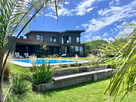 LAGOS DEL NORTE - AMOBLADA  - AL AGUA - 4 DORM