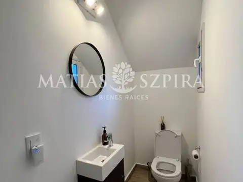 Casa en Venta con 2 cocheras