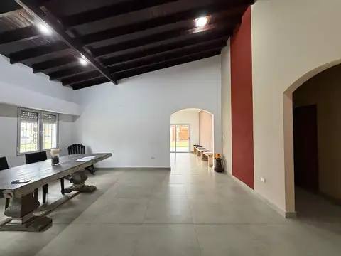 Casa en Venta con 2 cocheras