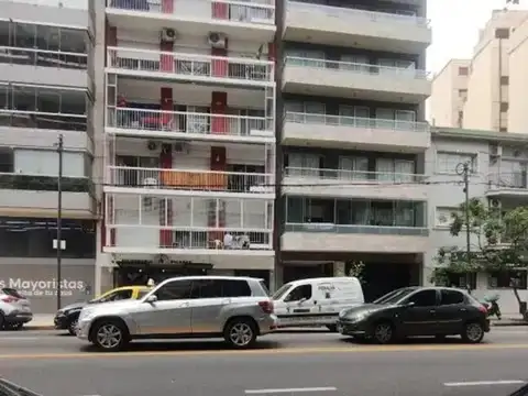 Dos ambientes en ubicacion estrategica .