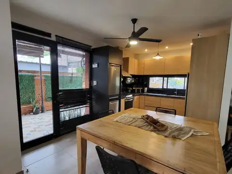 VENTA CASA C/PILETA PARRILLA BARRIO LAGUNA AZUL