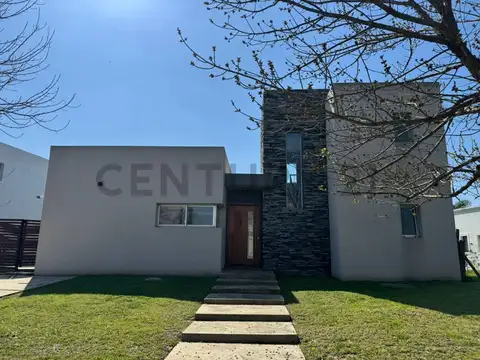 VENTA CASA 4 AMB - PILETA  EL CANTON/PUERTO