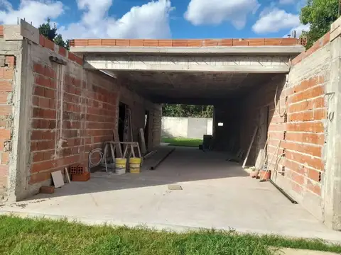 Casa en Venta con 3 cocheras