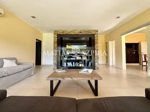 Casa 5 ambientes con 3 baños
