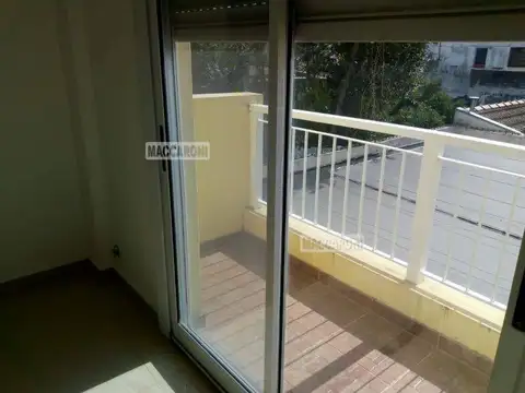 Depto Tipo Casa en Alquiler con 1 cocheras