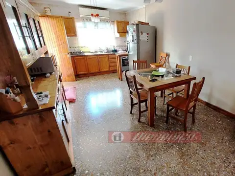 Casa 5 ambientes con 4 baños