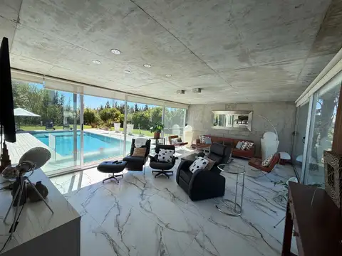 Casa en Venta en Campana, USD 1.000.000