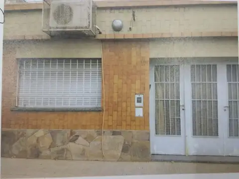 ITALIA 3736, DOS DORMITORIOS, PATIO, SERVICIOS 481-5308