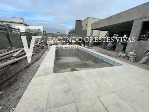 VENTA-CASA- CUATRO AMBIENTES-A ESTRENAR-PERMUTA-FINANCIACION-PISCINA-CANNING CHICO-