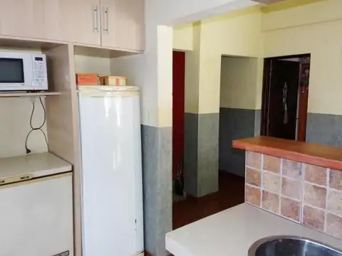 CASA 3 AMB.  ESTILO AMERICANA CON PARQUE