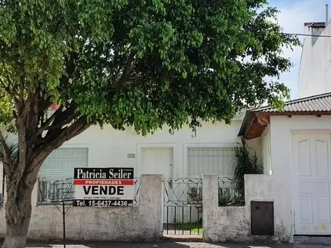 CASA 3 AMB.  ESTILO AMERICANA CON PARQUE