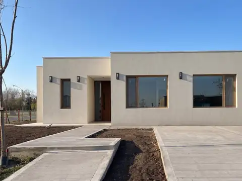 Casa en Venta con 4 cocheras