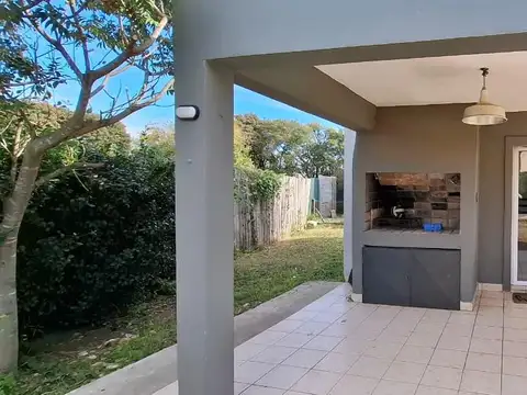 Casa en Alquiler con 1 cochera