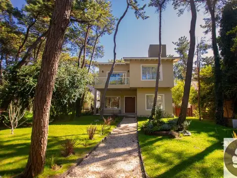 Amalfi – Mar de las Pampas - Casa 4 dorm. con pileta 100