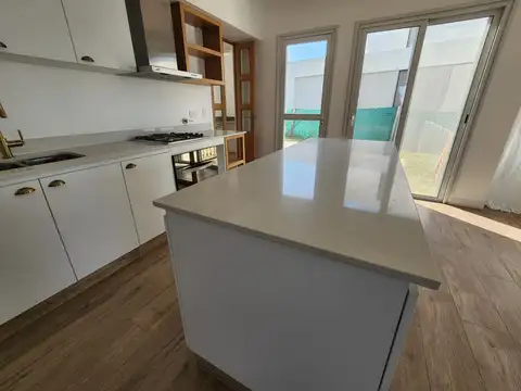 Casa en Alquiler de 4 dormitorios