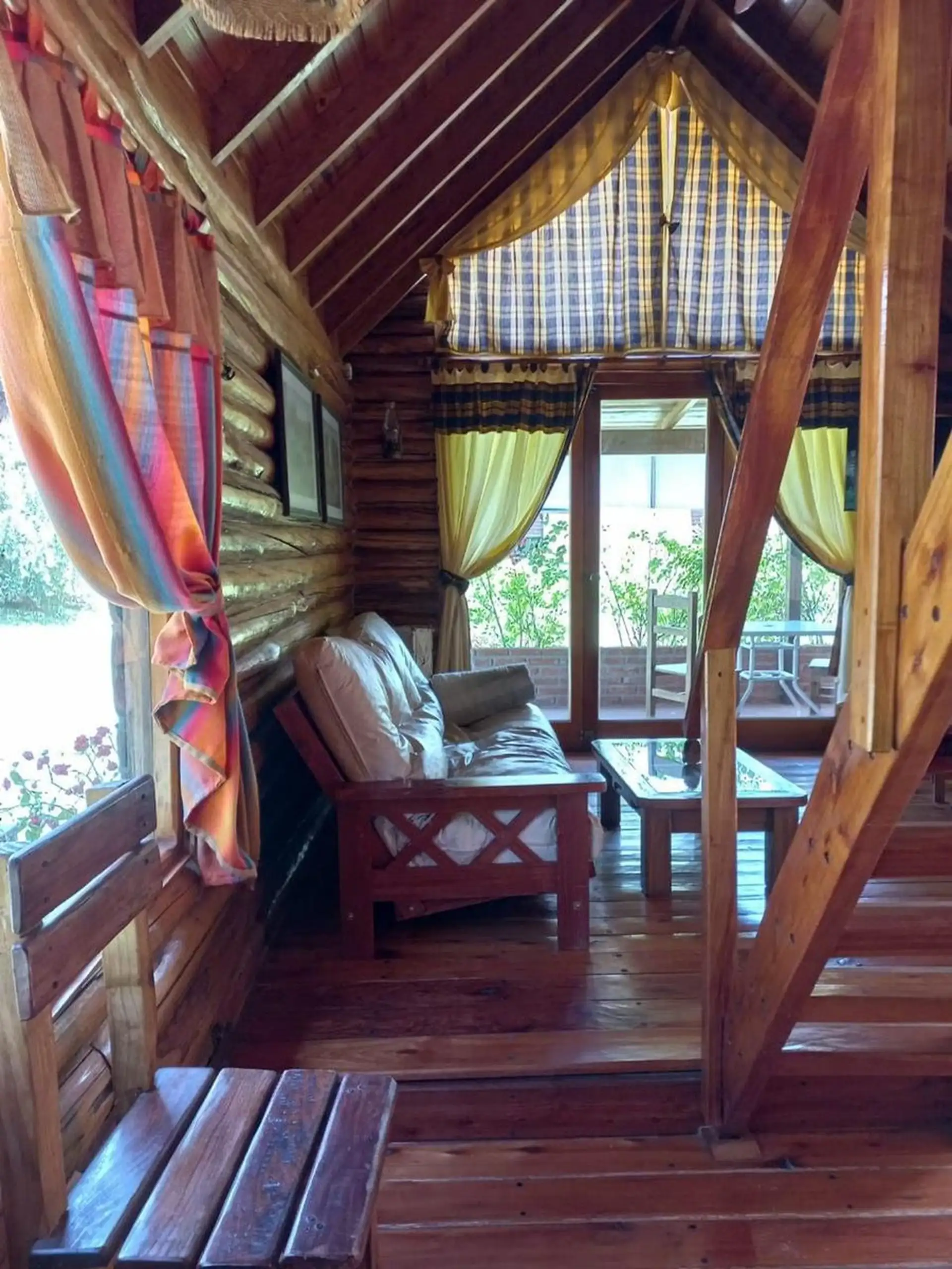 VENTA 3 CABAÑAS CON PILETA EN SIERRA DE LOS PADRES