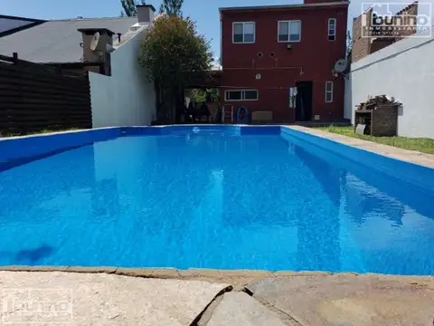 Casa alquiler temporario en Funes - 3 habitaciones con piscina