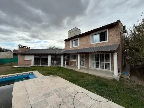 La Salle Casa En Housing Privado 3 Dormitorios Quincho