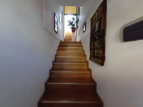 Venta casa 3 amb + depto independiente en zona centro de Santa Teresita con GAS NATURAL! 29 e/3 y 4